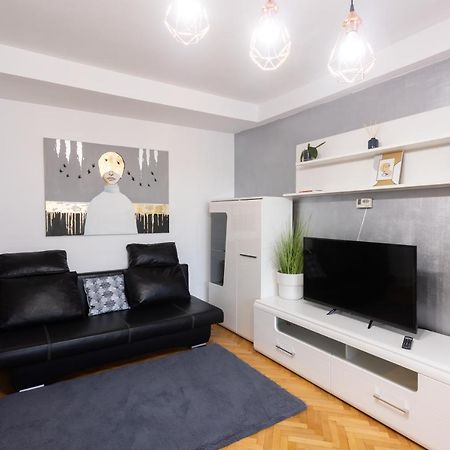 Central Apartment Тиргу-Муреш Екстер'єр фото