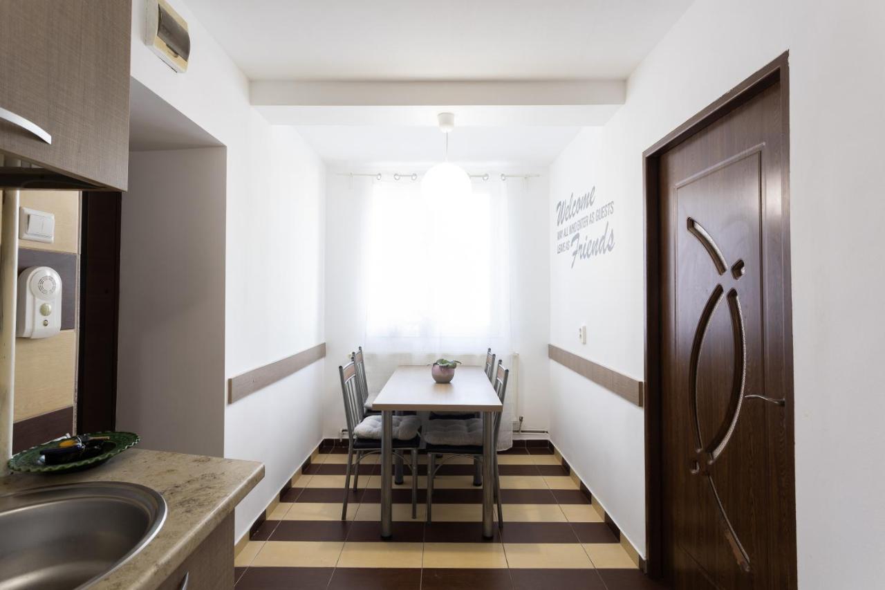 Central Apartment Тиргу-Муреш Екстер'єр фото